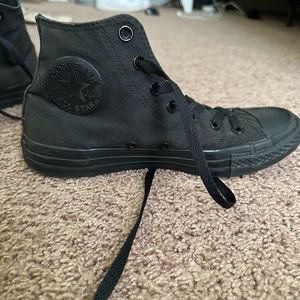 BLACK HIGH TOP CONVERSE